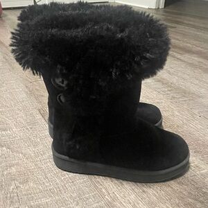 So girls black faux fur boots